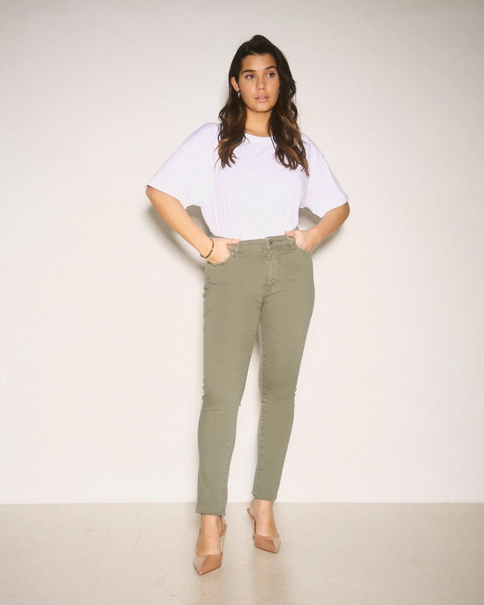 Jean Larry - Image 6